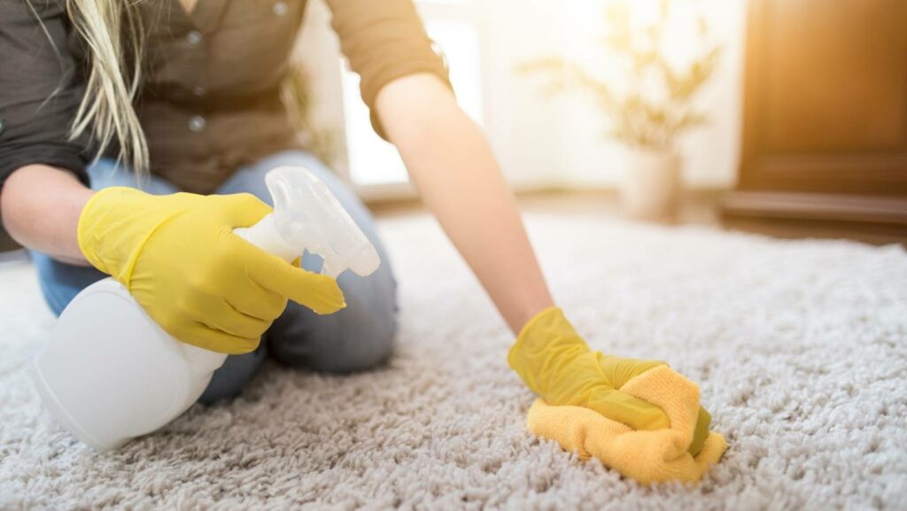 Développeur pret à nettoyer en profondeur pour le digital clean up day